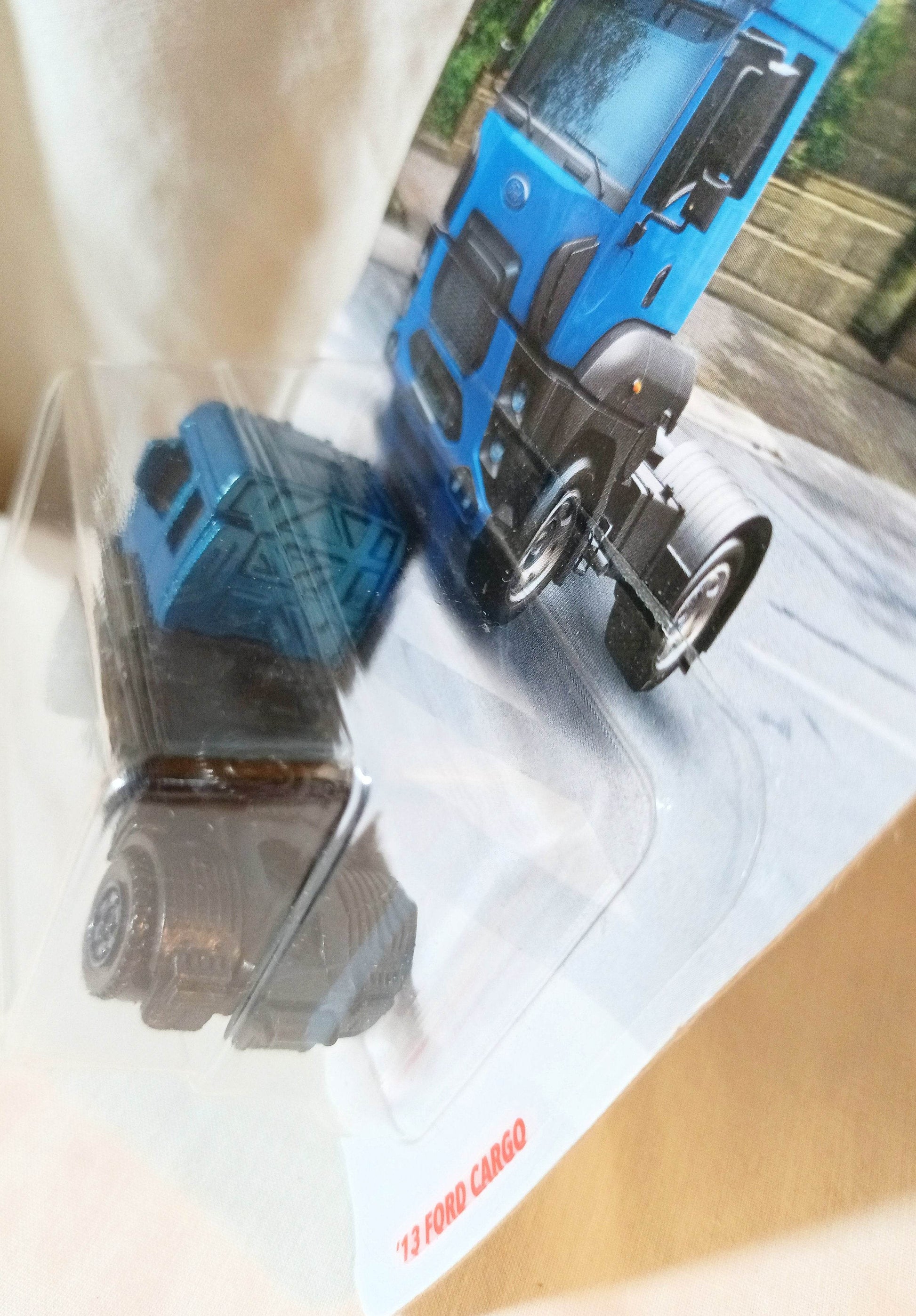 Matchbox #37 '13 Ford Cargo Truck Cab MBX Service 2018 - TulipStuff