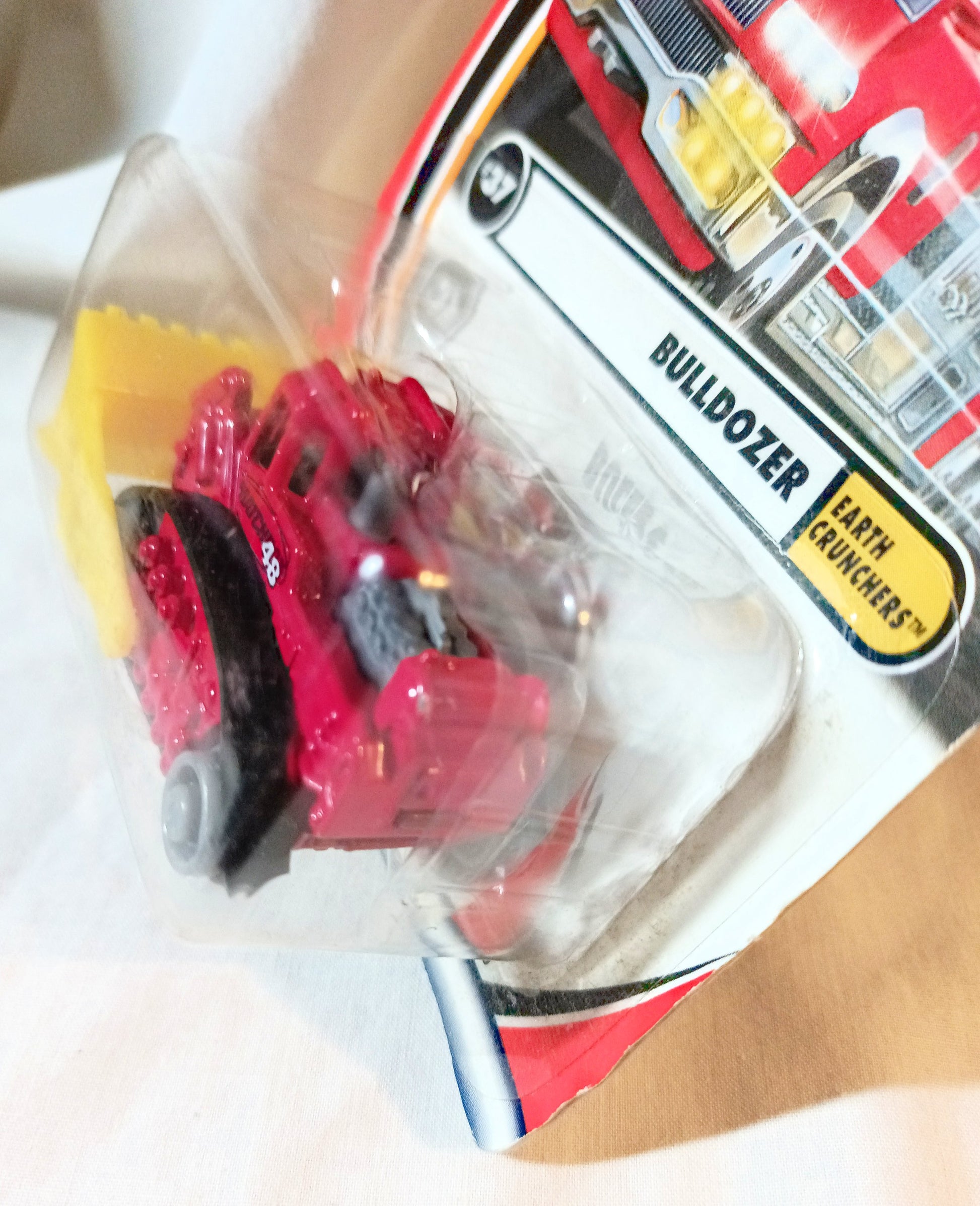 Matchbox MB37 Bulldozer Earth Crunchers Series Red 2001 - TulipStuff