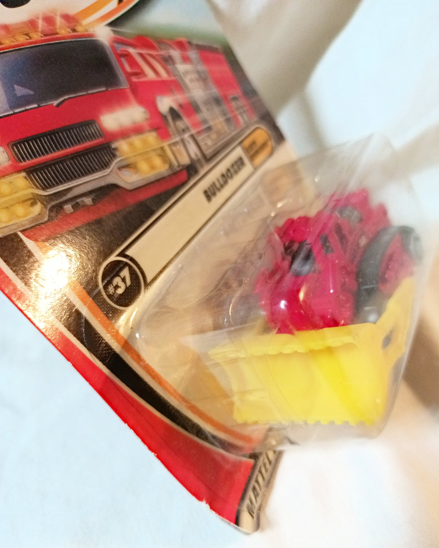 Matchbox MB37 Bulldozer Earth Crunchers Series Red 2001 - TulipStuff