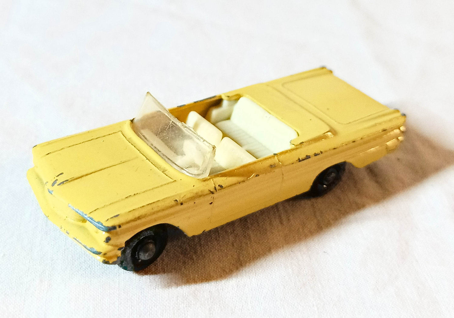 Lesney Matchbox 39 Pontiac Convertible Yellow England 1962 - TulipStuff