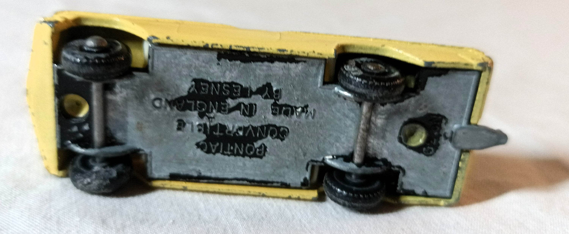 Lesney Matchbox 39 Pontiac Convertible Yellow England 1962 - TulipStuff