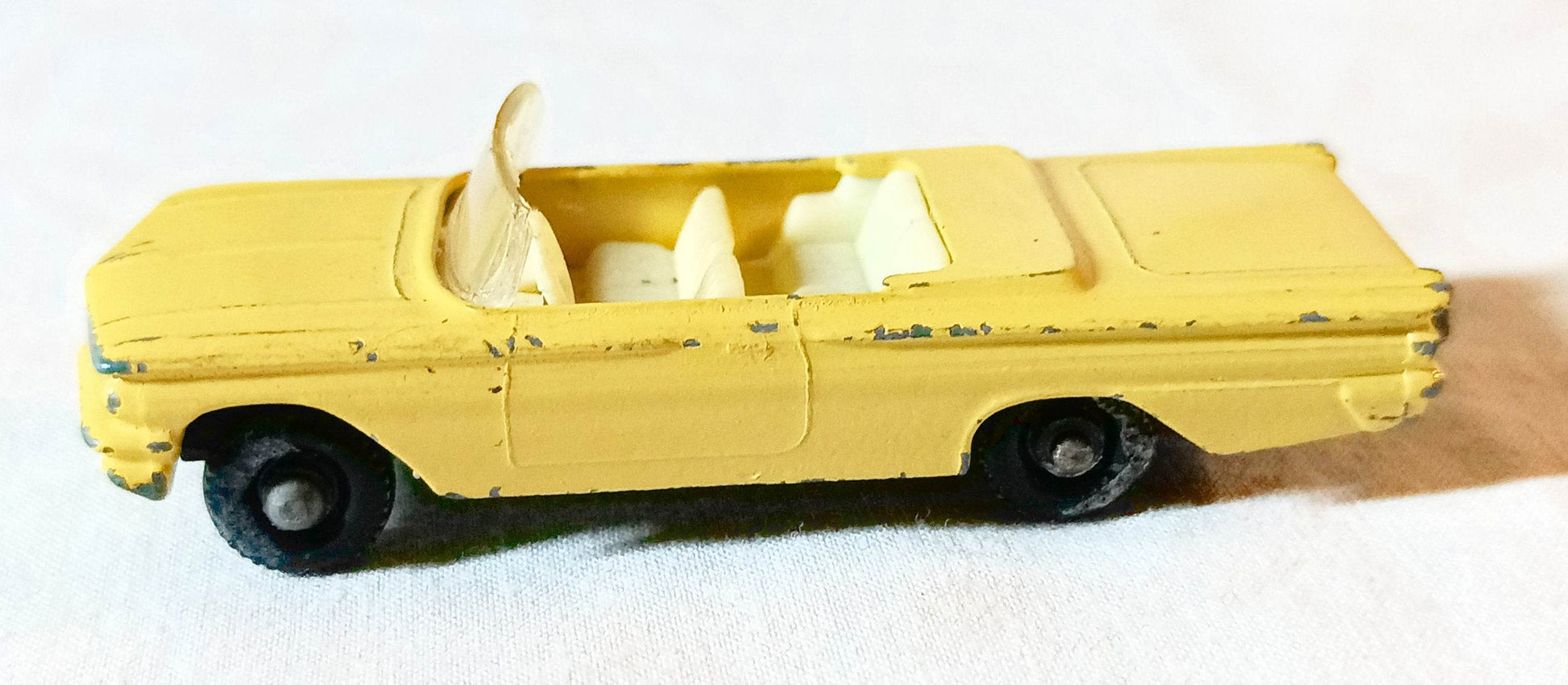 Lesney Matchbox 39 Pontiac Convertible Yellow England 1962 - TulipStuff