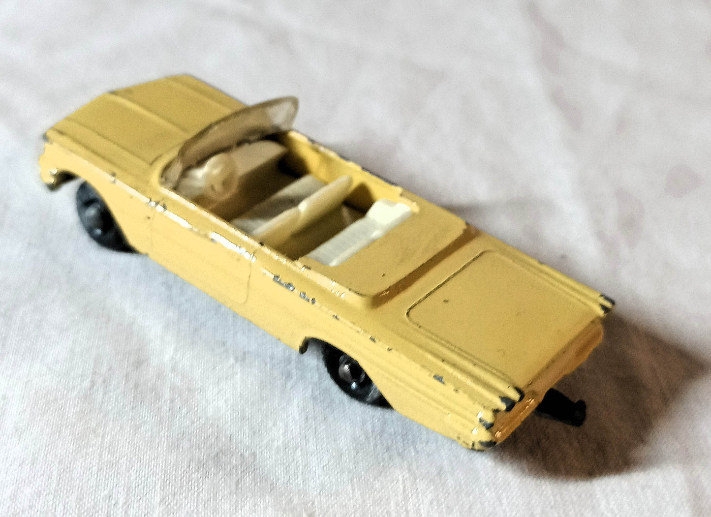 Lesney Matchbox 39 Pontiac Convertible Yellow England 1962 - TulipStuff