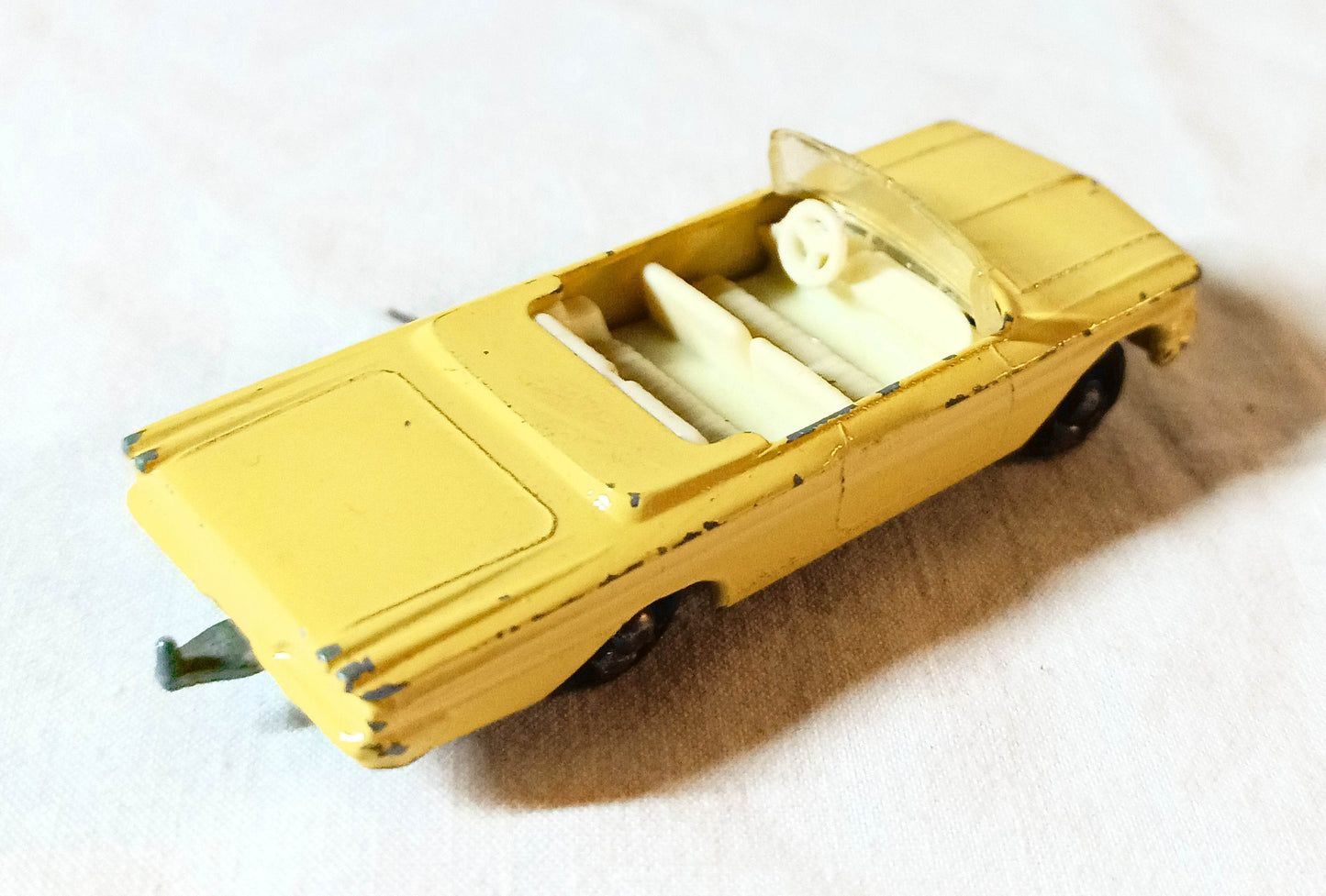 Lesney Matchbox 39 Pontiac Convertible Yellow England 1962 - TulipStuff