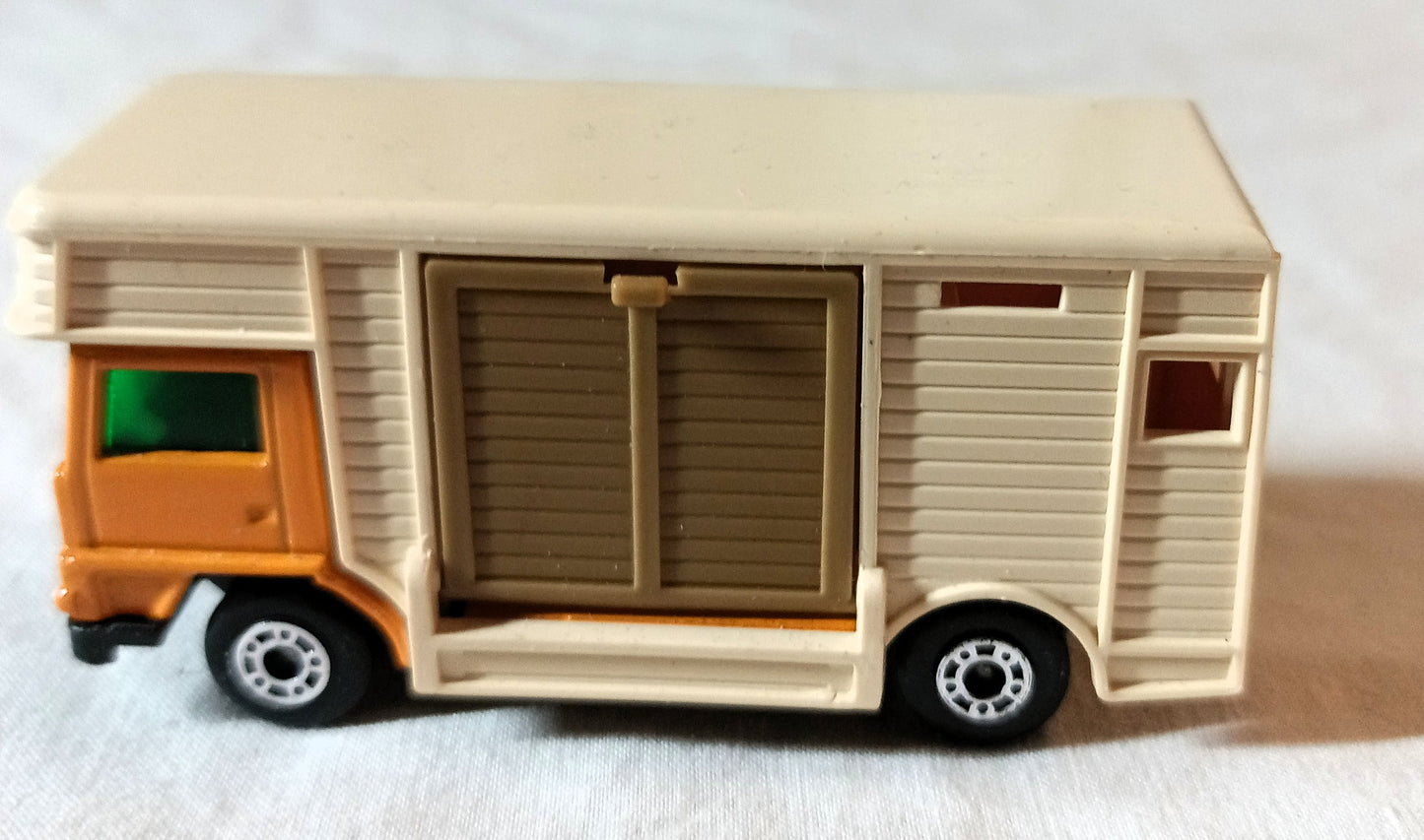 Lesney Matchbox #40 Bedford Horse Box Truck with 2 Horses England 1978 - TulipStuff