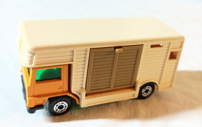 Lesney Matchbox #40 Bedford Horse Box Truck with 2 Horses England 1978 - TulipStuff