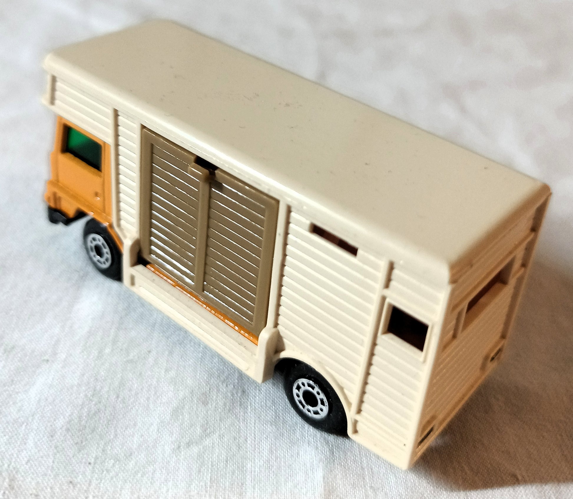 Lesney Matchbox #40 Bedford Horse Box Truck with 2 Horses England 1978 - TulipStuff