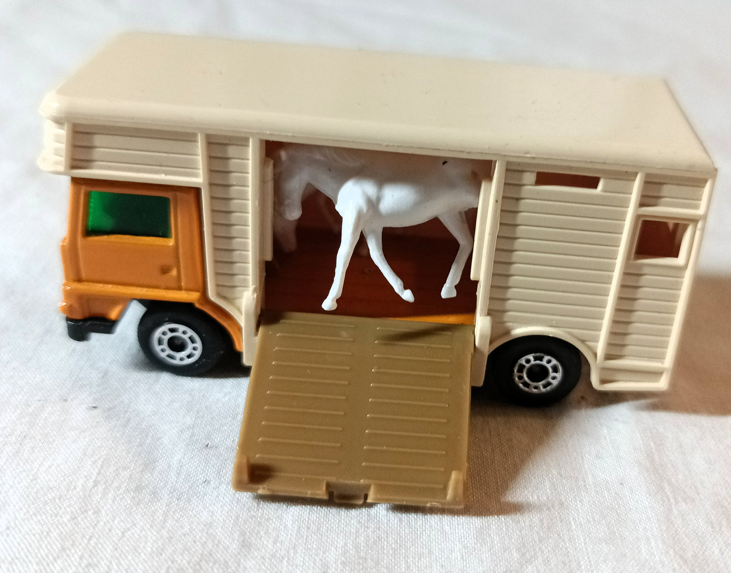 Lesney Matchbox #40 Bedford Horse Box Truck with 2 Horses England 1978 - TulipStuff