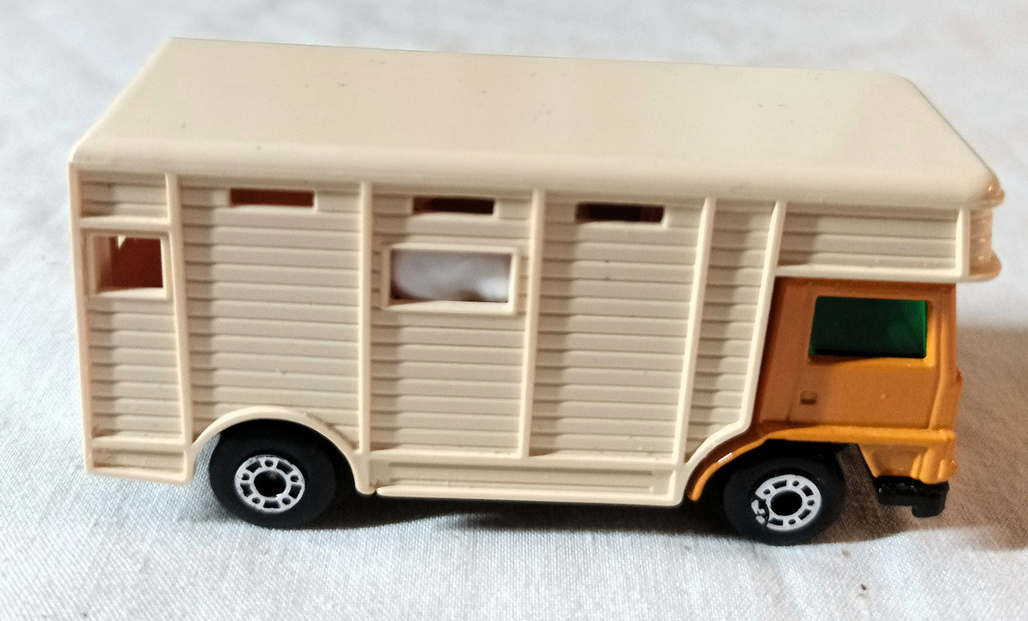 Lesney Matchbox #40 Bedford Horse Box Truck with 2 Horses England 1978 - TulipStuff