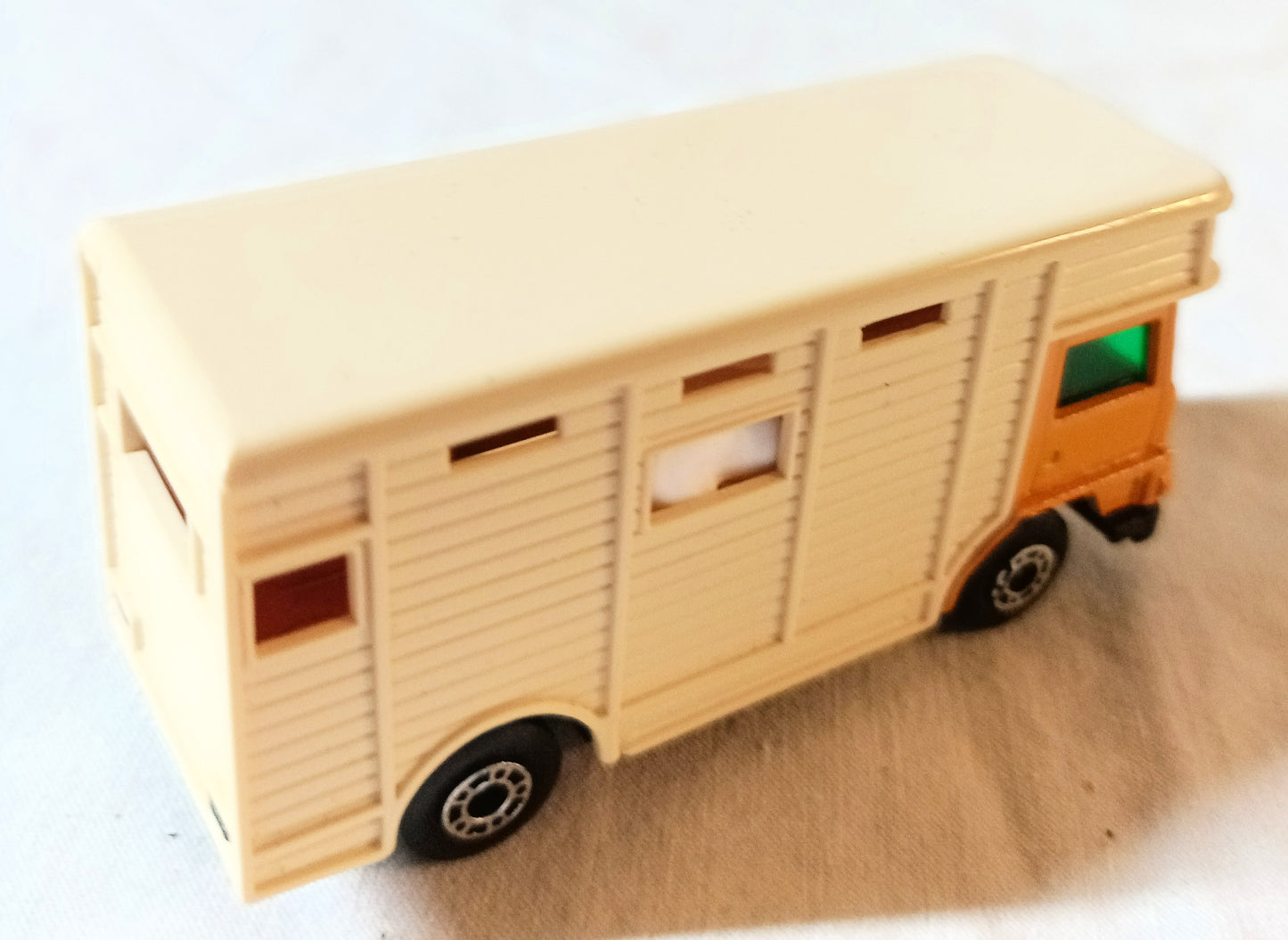 Lesney Matchbox #40 Bedford Horse Box Truck with 2 Horses England 1978 - TulipStuff