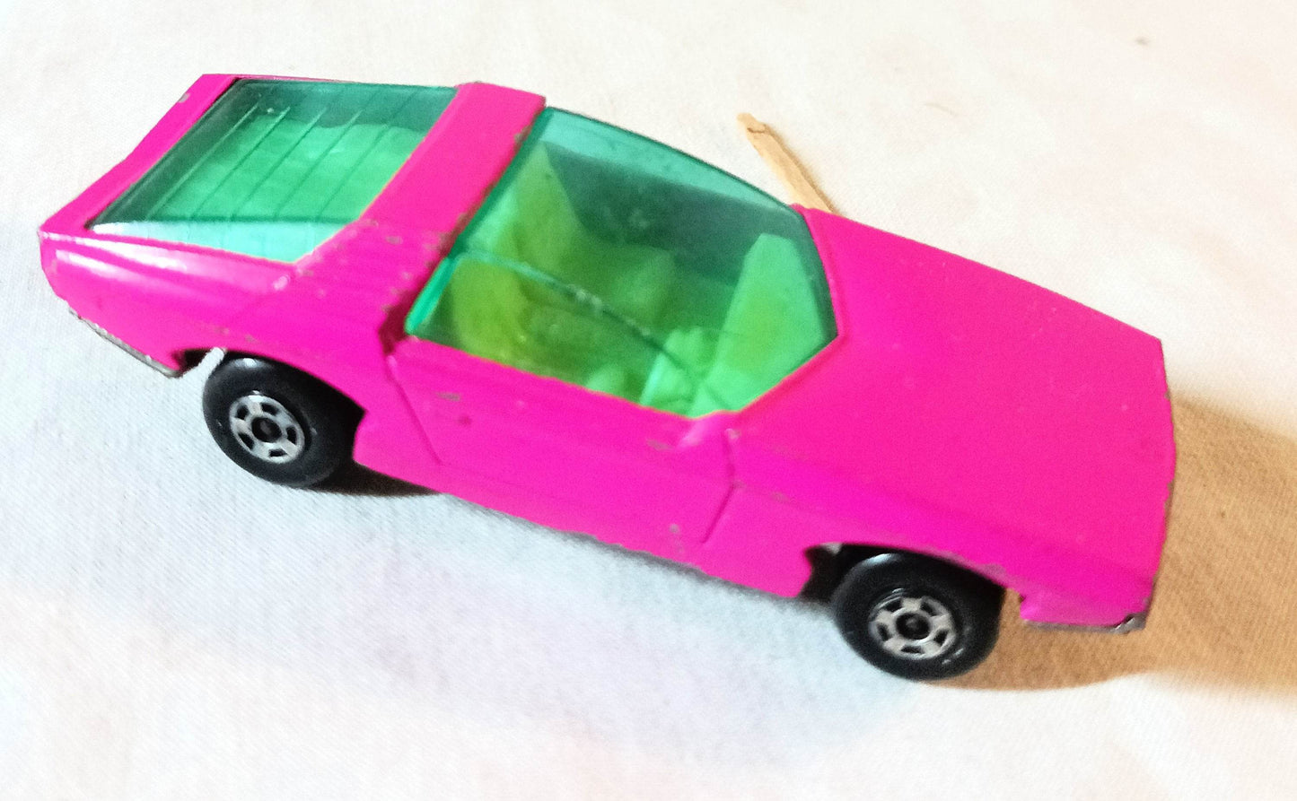 Lesney Matchbox 40 Vauxhall Guildsman Superfast Pink England 1971 - TulipStuff