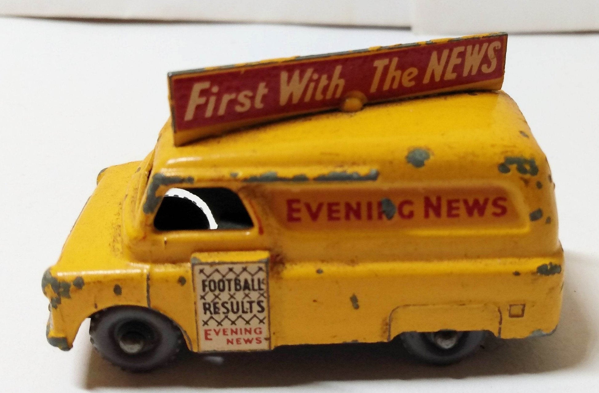 Lesney Matchbox 42 Bedford Evening News Van England 1957 - TulipStuff