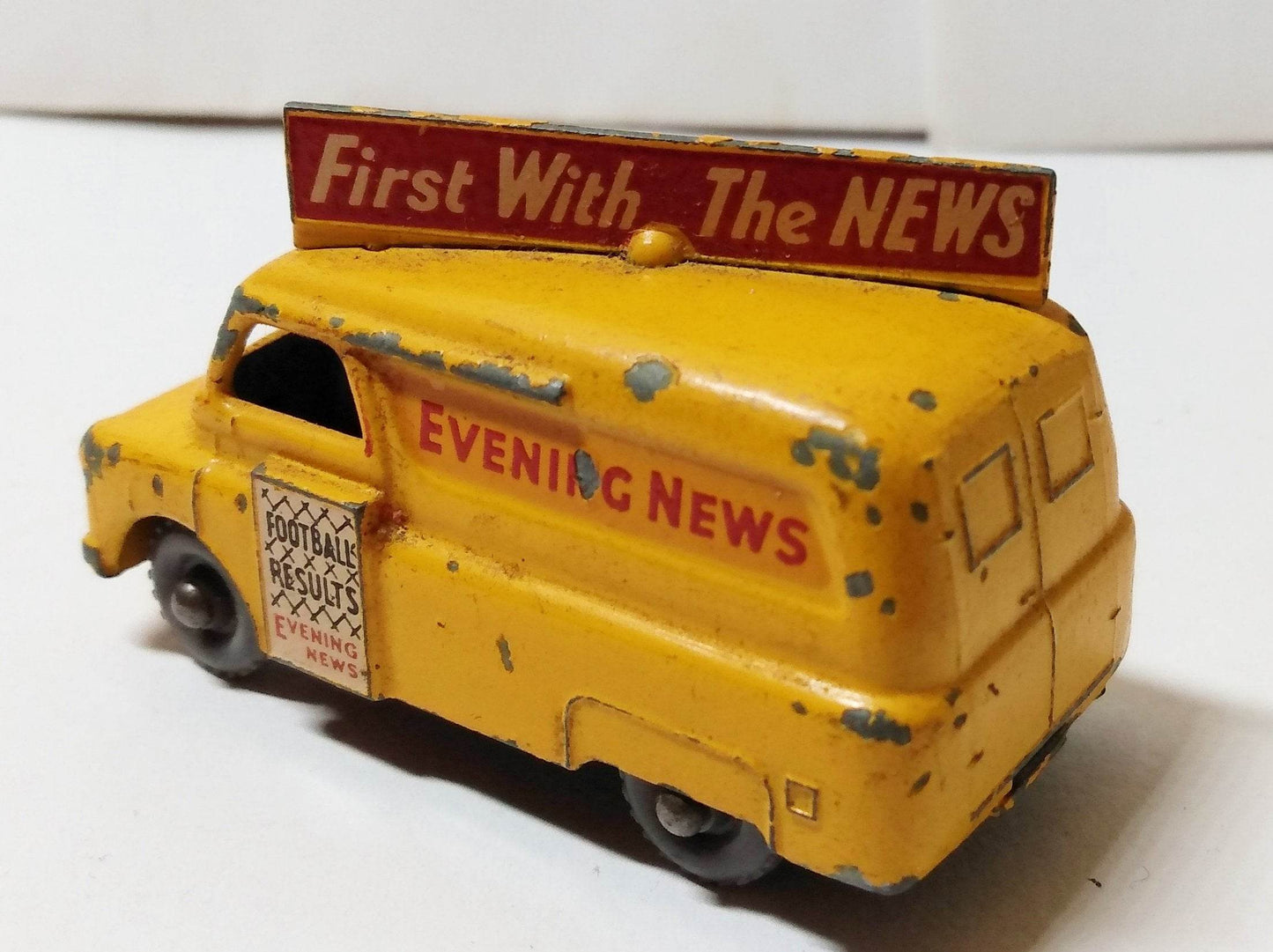 Lesney Matchbox 42 Bedford Evening News Van England 1957 - TulipStuff