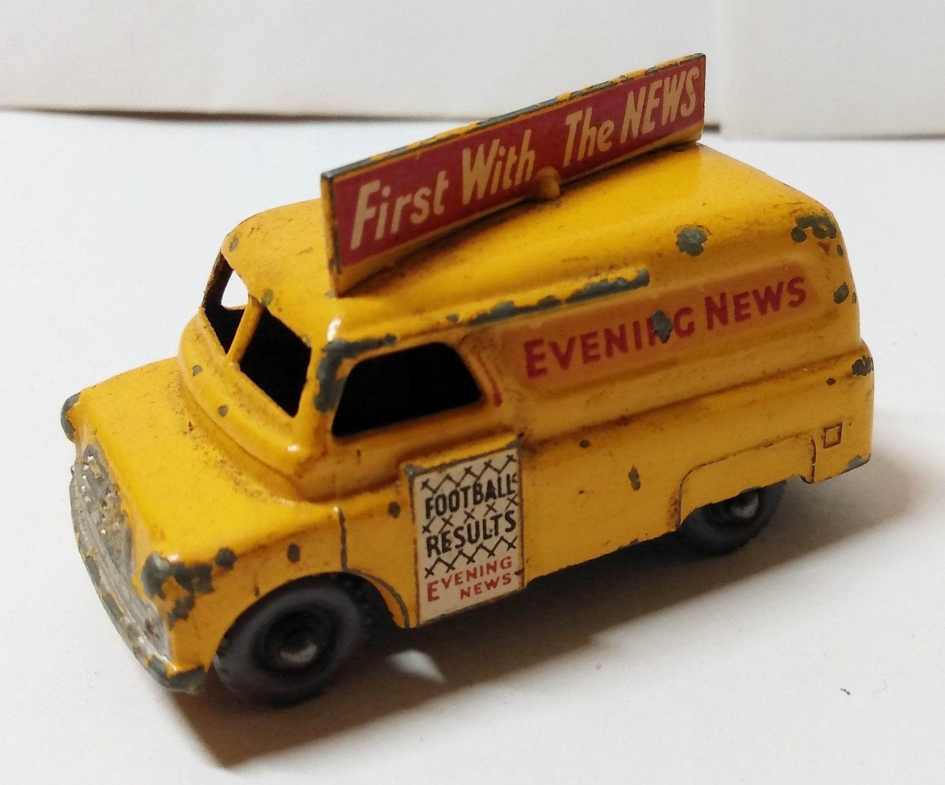 Lesney Matchbox 42 Bedford Evening News Van England 1957 - TulipStuff
