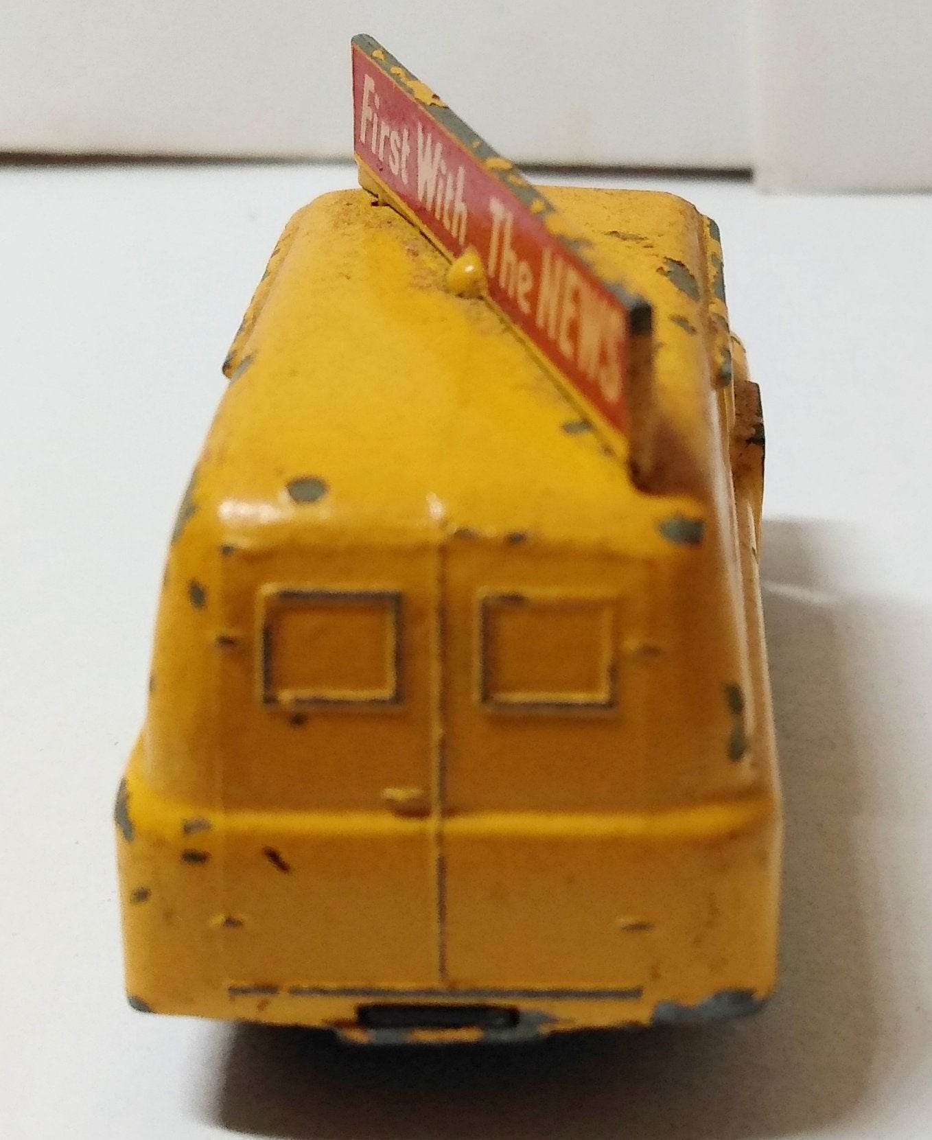 Lesney Matchbox 42 Bedford Evening News Van England 1957 - TulipStuff