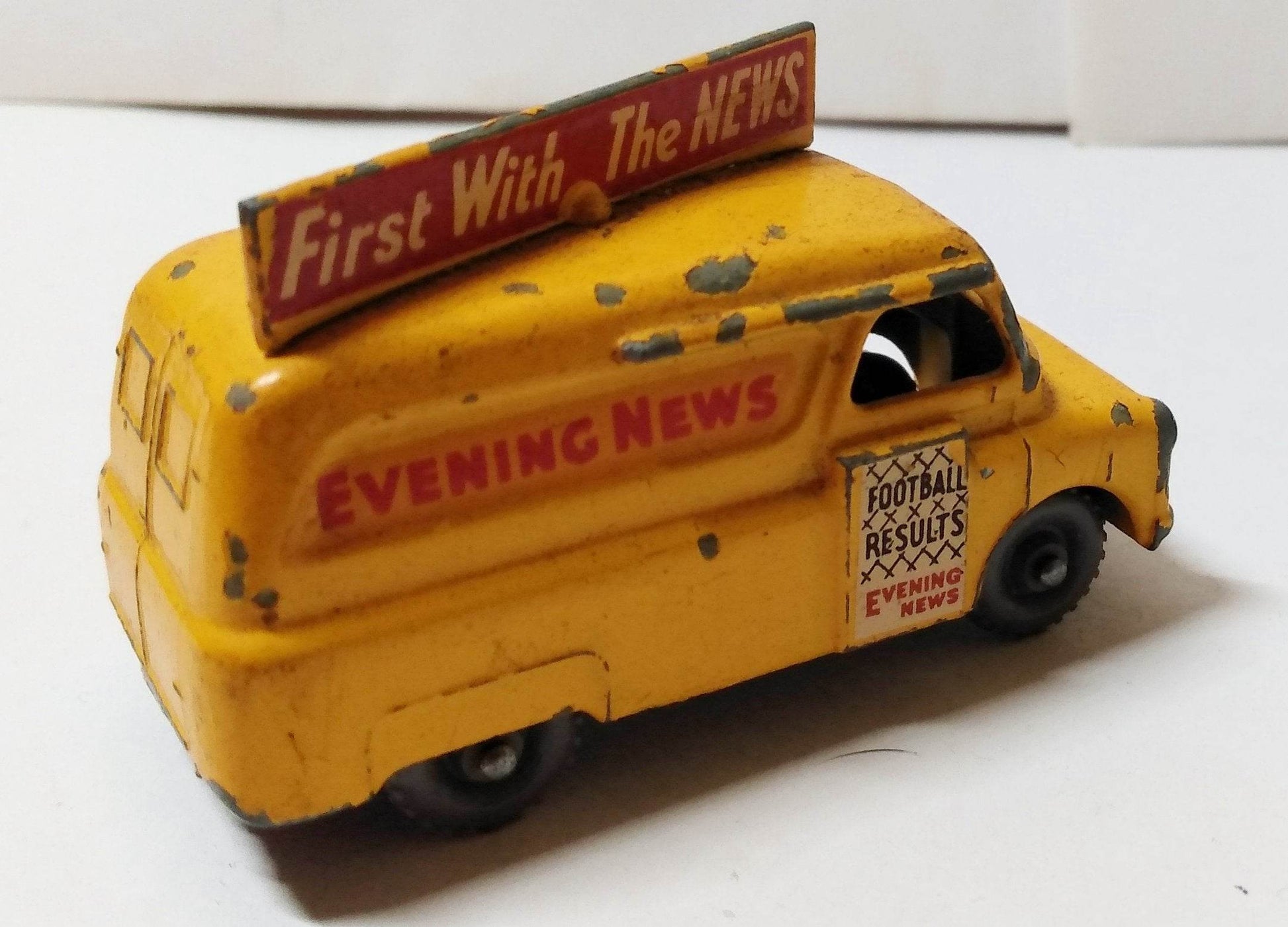 Lesney Matchbox 42 Bedford Evening News Van England 1957 - TulipStuff