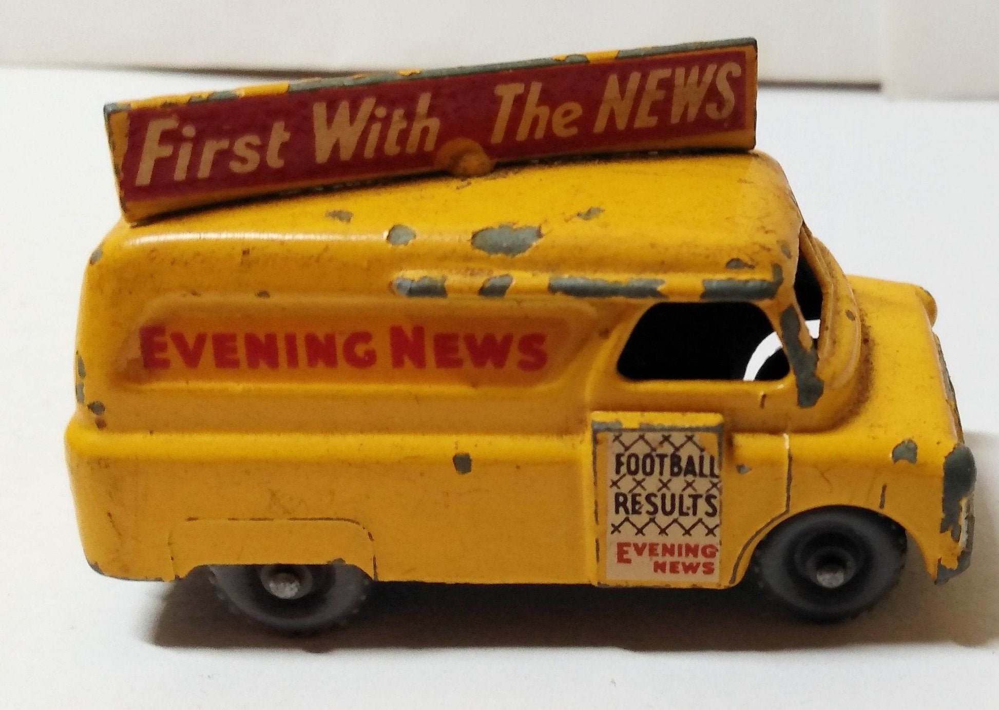Lesney Matchbox 42 Bedford Evening News Van England 1957 - TulipStuff
