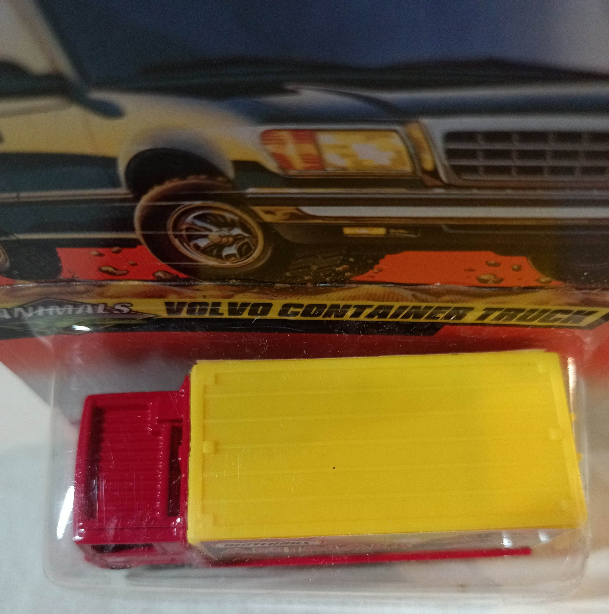 Matchbox #44 Volvo Container Truck Animals Dinosaurs 1998 - TulipStuff