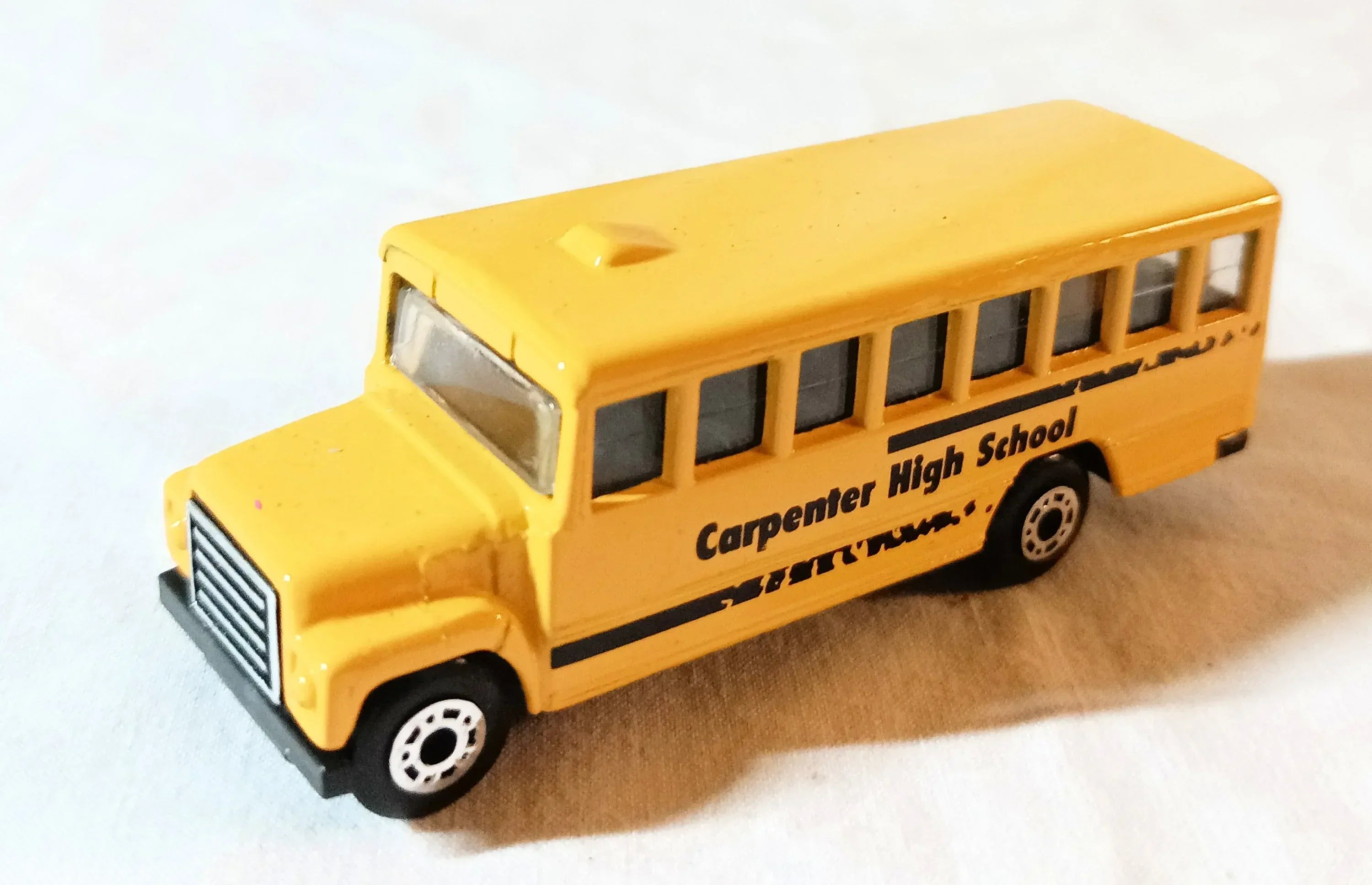 Matchbox #12 School Bus Carpenter High School 1996 – TulipStuff