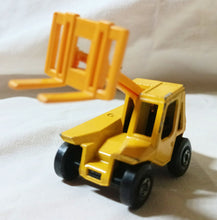 Load image into Gallery viewer, Lesney Matchbox 48 Sambron Jacklift Superfast England 1977 - TulipStuff
