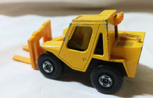 Load image into Gallery viewer, Lesney Matchbox 48 Sambron Jacklift Superfast England 1977 - TulipStuff
