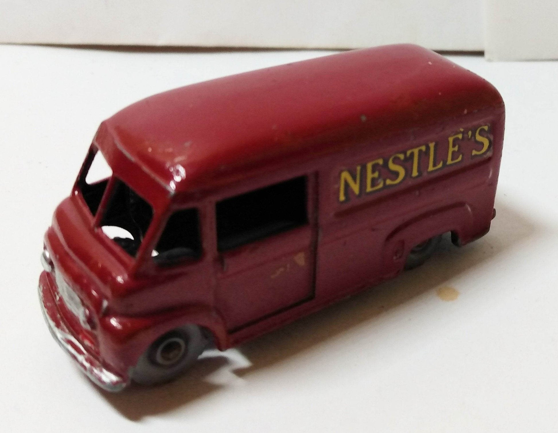 Lesney Matchbox 69 Nestle Delivery Van Commer 30 CWT England 1959 - TulipStuff