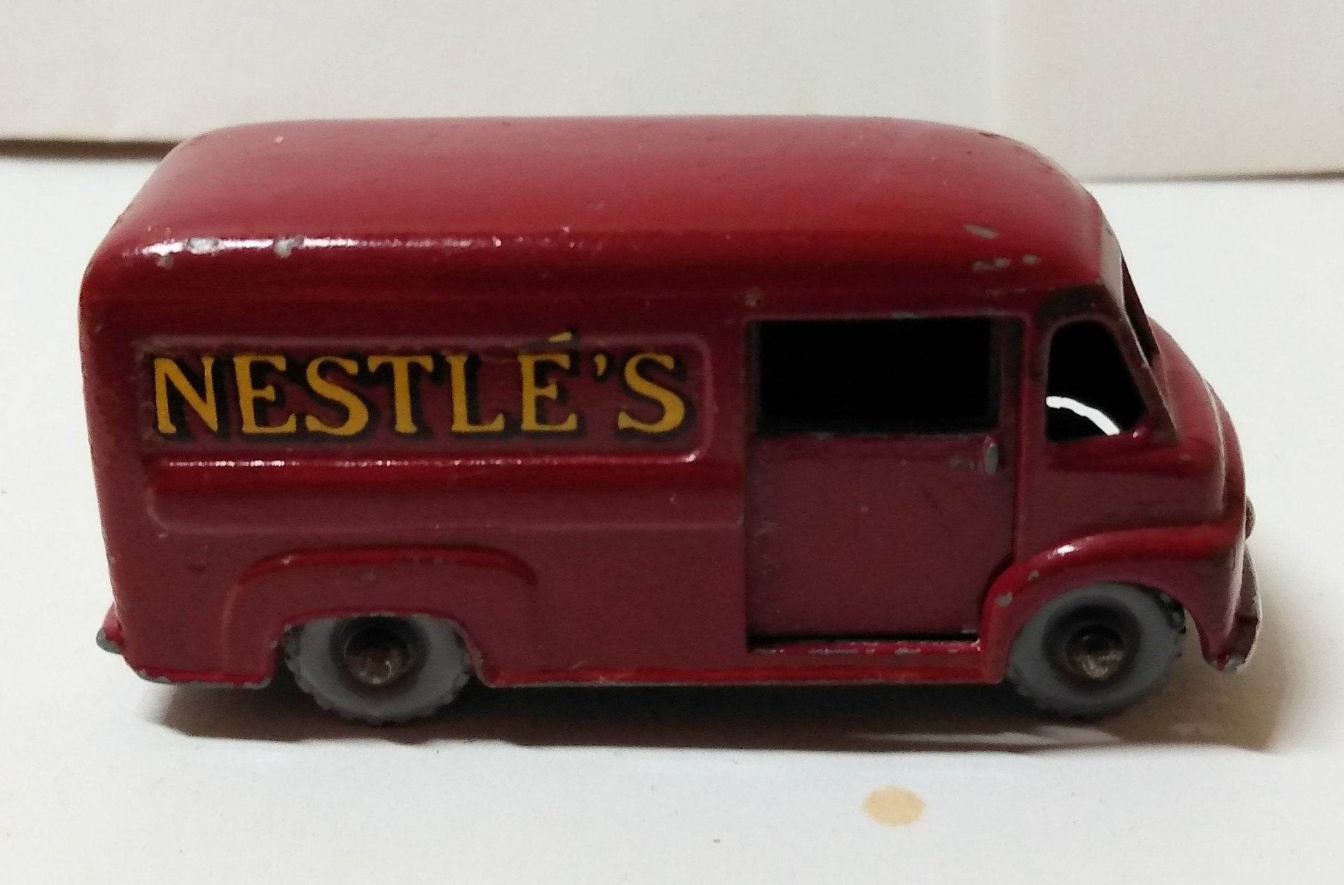 Lesney Matchbox 69 Nestle Delivery Van Commer 30 CWT England 1959 - TulipStuff