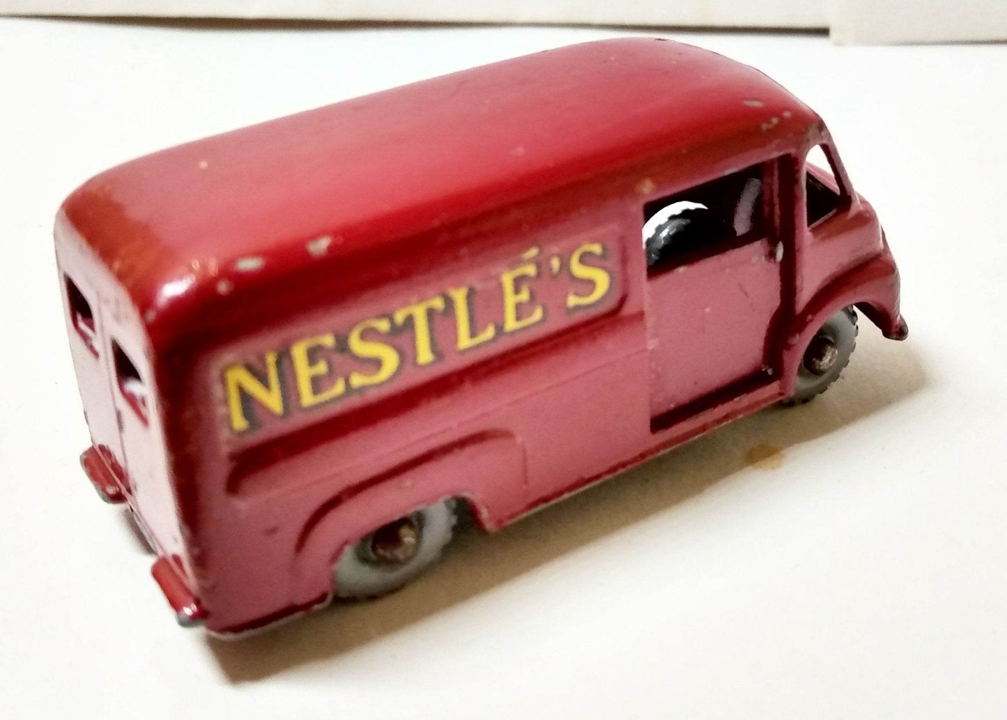 Lesney Matchbox 69 Nestle Delivery Van Commer 30 CWT England 1959 - TulipStuff