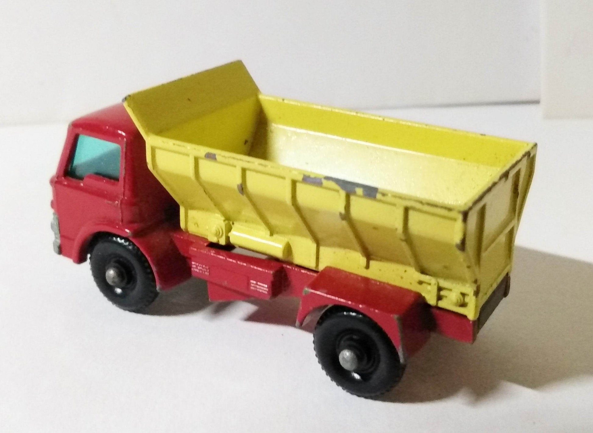 Lesney Matchbox 70 Ford Grit Spreading Truck England 1966 - TulipStuff