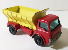 Load image into Gallery viewer, Lesney Matchbox 70 Ford Grit Spreading Truck England 1966 - TulipStuff
