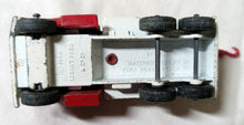 Load image into Gallery viewer, Lesney Matchbox 71 Ford Heavy Wreck Truck Esso England 1968 - TulipStuff
