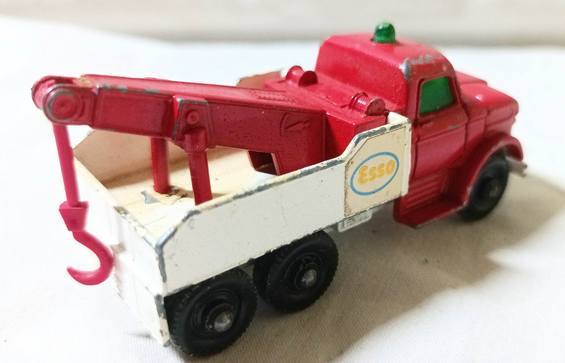 Lesney Matchbox 71 Ford Heavy Wreck Truck Esso England 1968 - TulipStuff