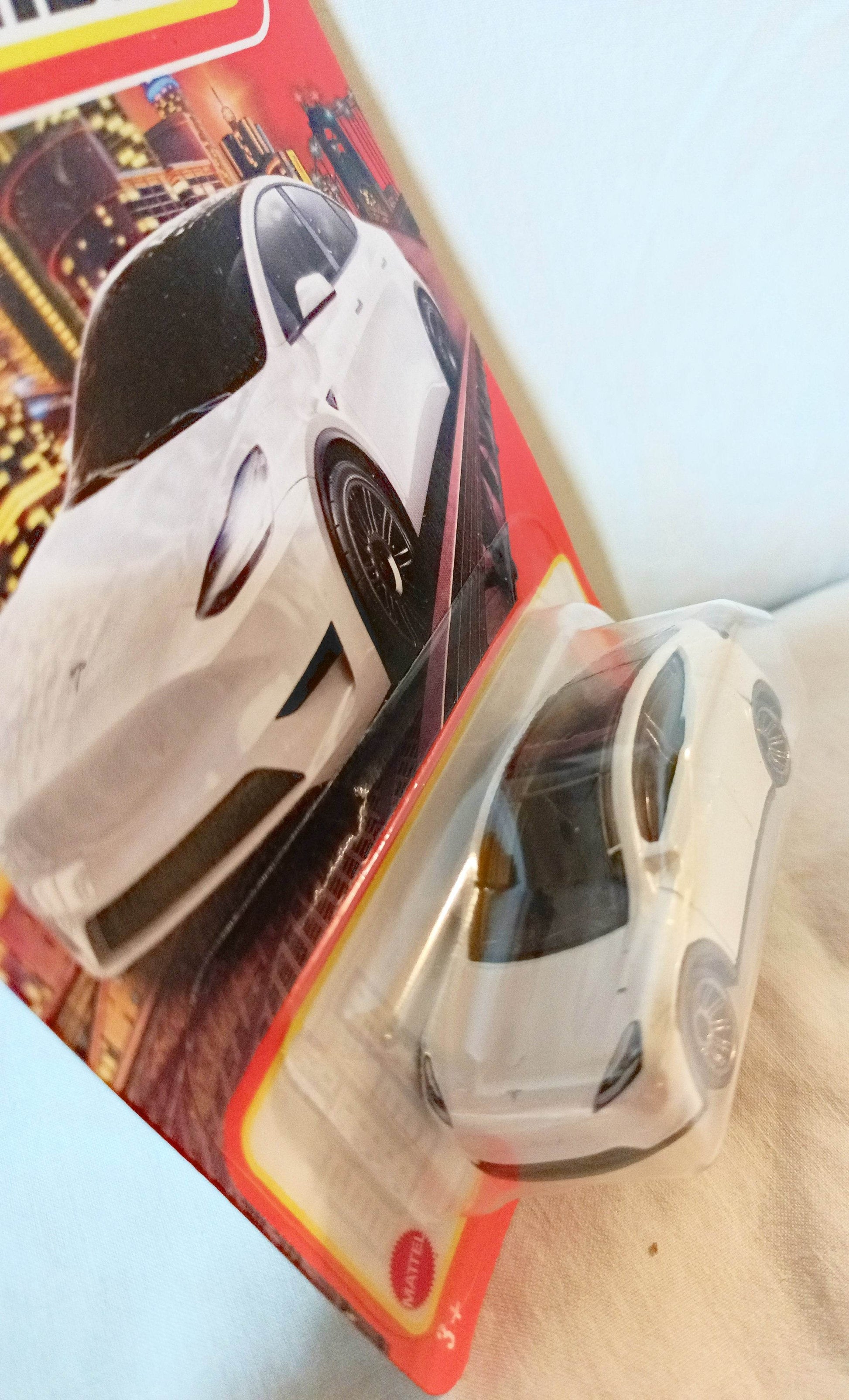 Matchbox 2023 MB89 - 2020 Tesla Model Y SUV MBX Metro White - TulipStuff