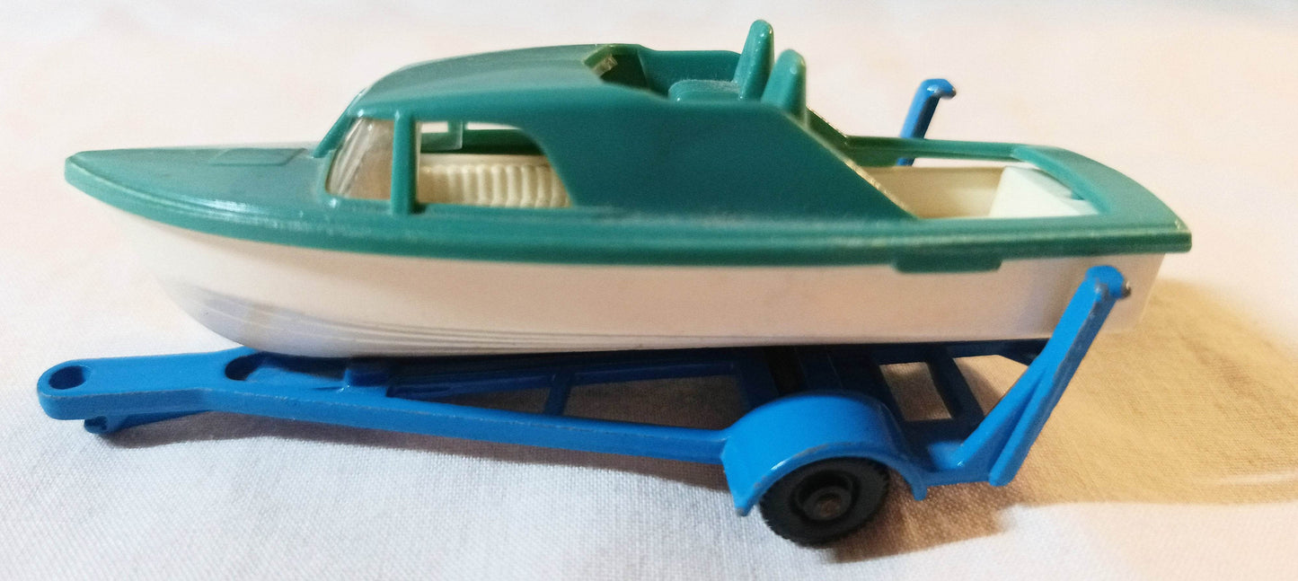 Lesney Matchbox no. 9 Boat and Trailer Cabin Cruiser 1966 Made in England - TulipStuff