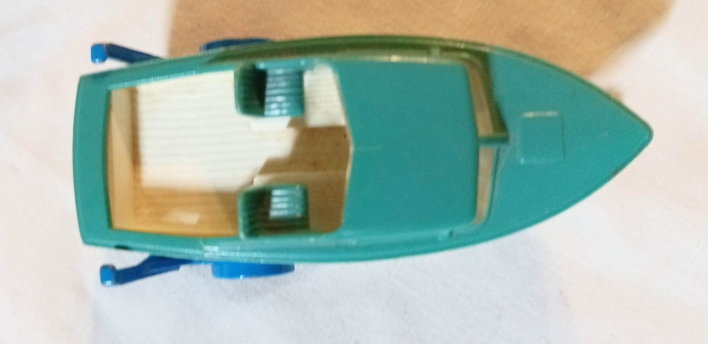 Lesney Matchbox no. 9 Boat and Trailer Cabin Cruiser 1966 Made in England - TulipStuff