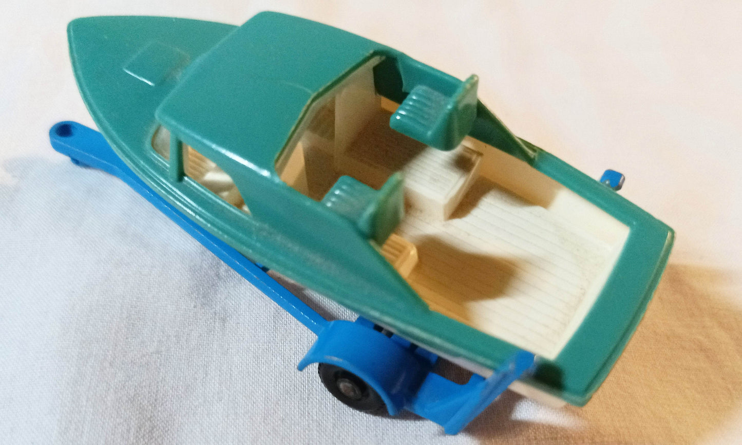 Lesney Matchbox no. 9 Boat and Trailer Cabin Cruiser 1966 Made in England - TulipStuff