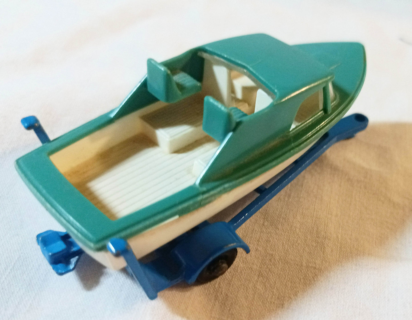 Lesney Matchbox no. 9 Boat and Trailer Cabin Cruiser 1966 Made in England - TulipStuff