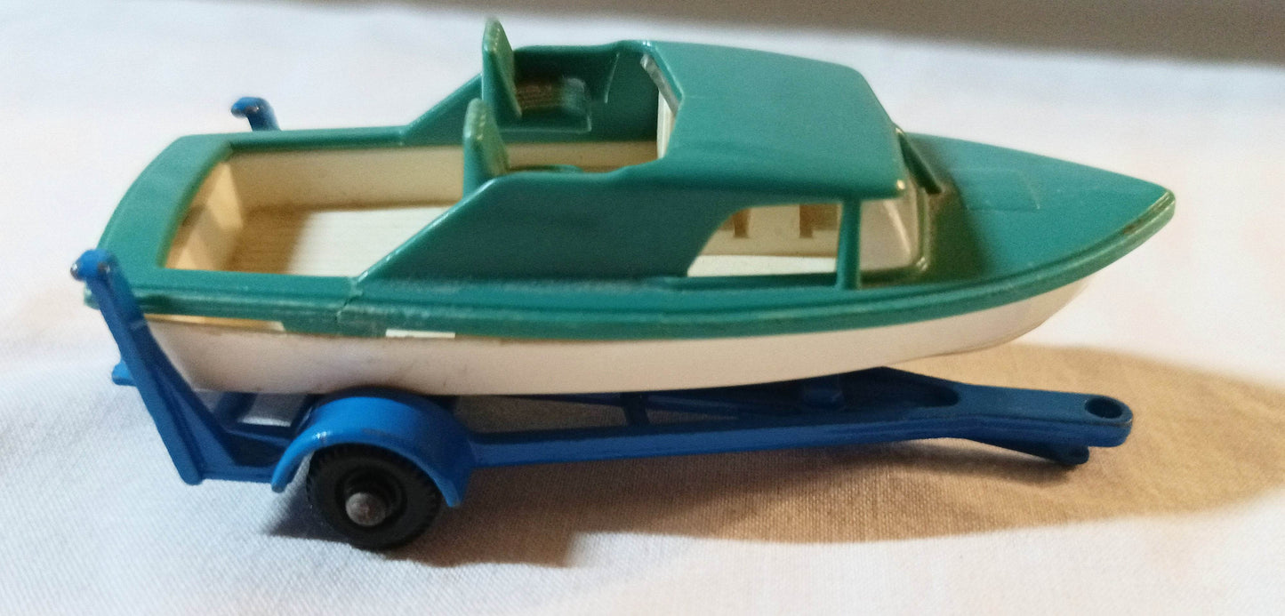 Lesney Matchbox no. 9 Boat and Trailer Cabin Cruiser 1966 Made in England - TulipStuff