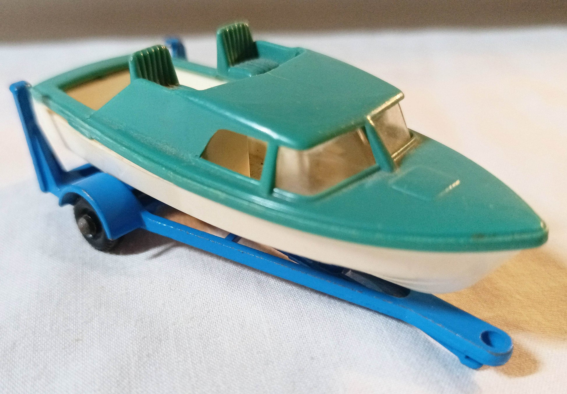 Lesney Matchbox no. 9 Boat and Trailer Cabin Cruiser 1966 Made in England - TulipStuff