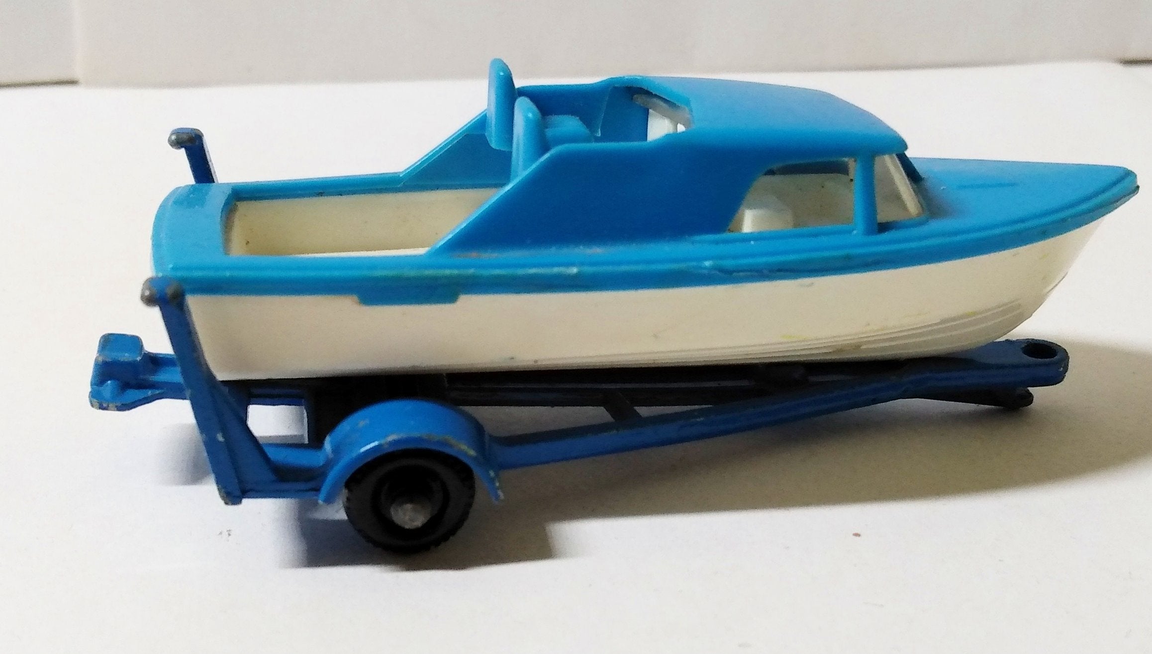 Lesney Matchbox no. 9 Boat and Trailer Cabin Cruiser 1966 Made in