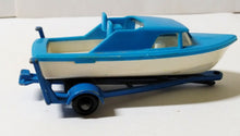 Load image into Gallery viewer, Lesney Matchbox no. 9 Boat and Trailer 1966 Made in England - TulipStuff
