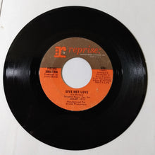 Load image into Gallery viewer, Nancy Sinatra &amp; Frank Sinatra Somethin&#39; Stupid / Give Her Love 7&quot; 1967 - TulipStuff

