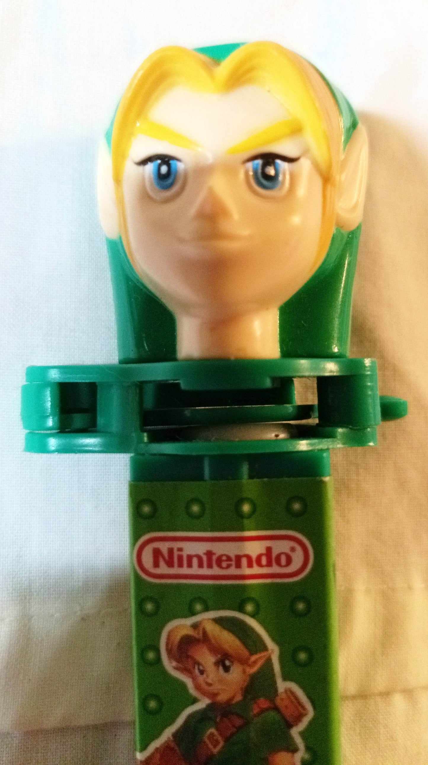 Nintendo Link Legends of Zelda Klik Candy Dispenser Au'some Candies 2001 - TulipStuff