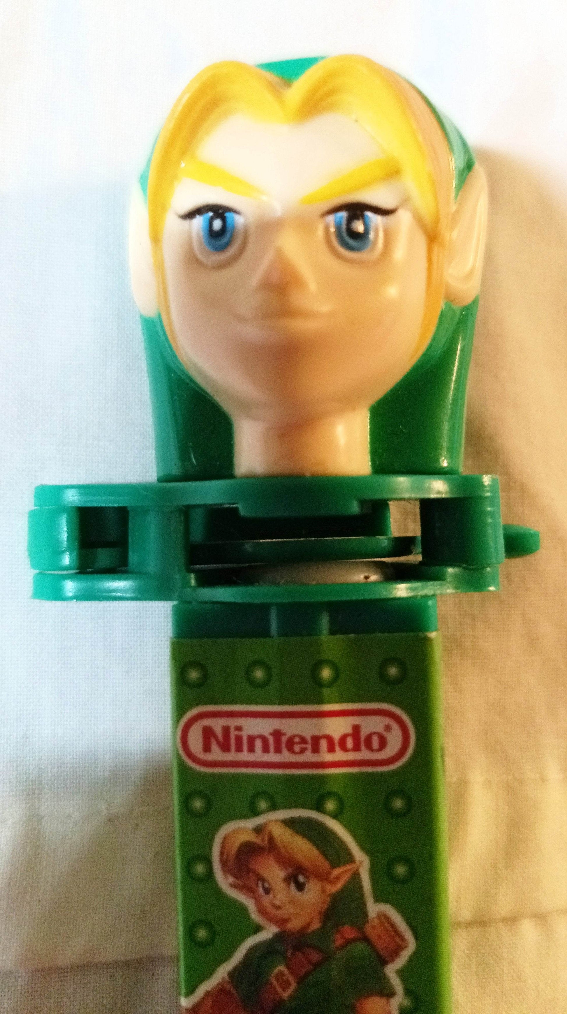 Nintendo Link Legends of Zelda Klik Candy Dispenser Au'some Candies 2001 - TulipStuff