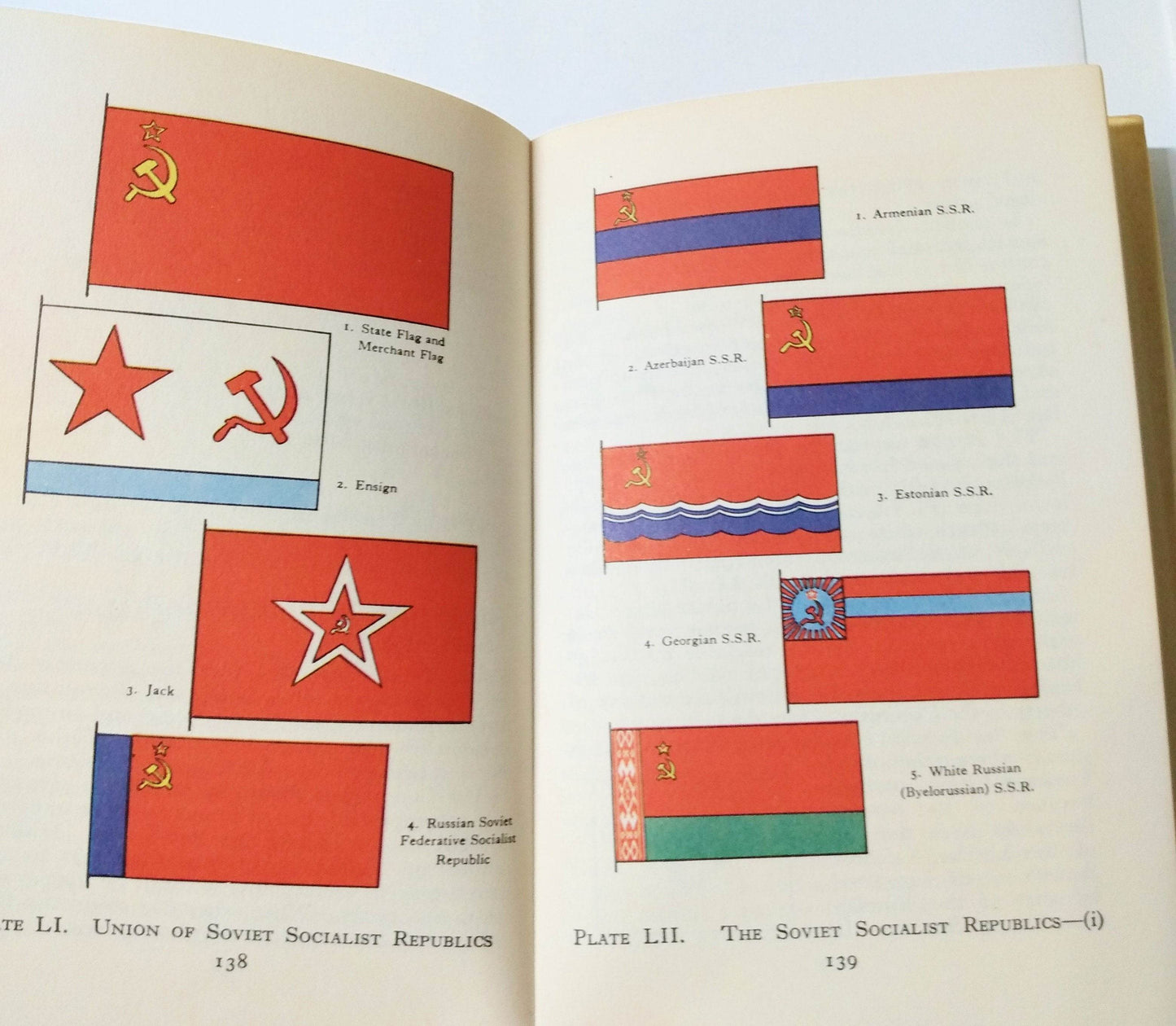 The Observer's Book Of Flags I.O. Evans Frederick Warne 4th Ed 1971 - TulipStuff