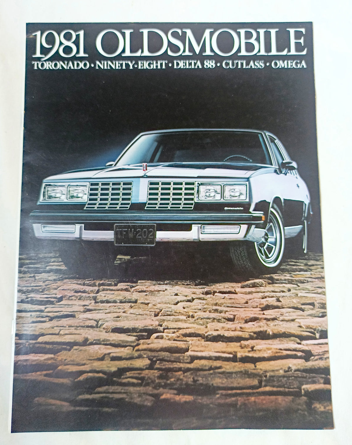 Oldsmobile 1981 Dealer Brochure Cutlass 98 Delta 88 Toronado Omega - TulipStuff