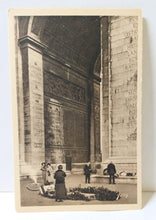 Load image into Gallery viewer, Paris Tombe Du Soldat Inconnu Unknown Soldier Grave France Postcard 1920&#39;s - TulipStuff
