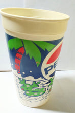 Load image into Gallery viewer, Pepsi Christmas Santa Claus 32 Oz Plastic Cup 1990&#39;s Pizza Hut/KFC - TulipStuff
