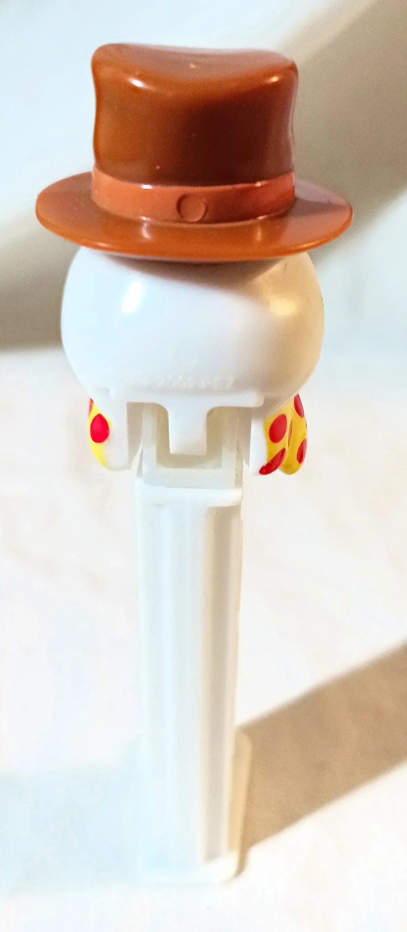 Pez Classic Snowman Holiday Christmas Candy Dispenser 2002  display picture 1