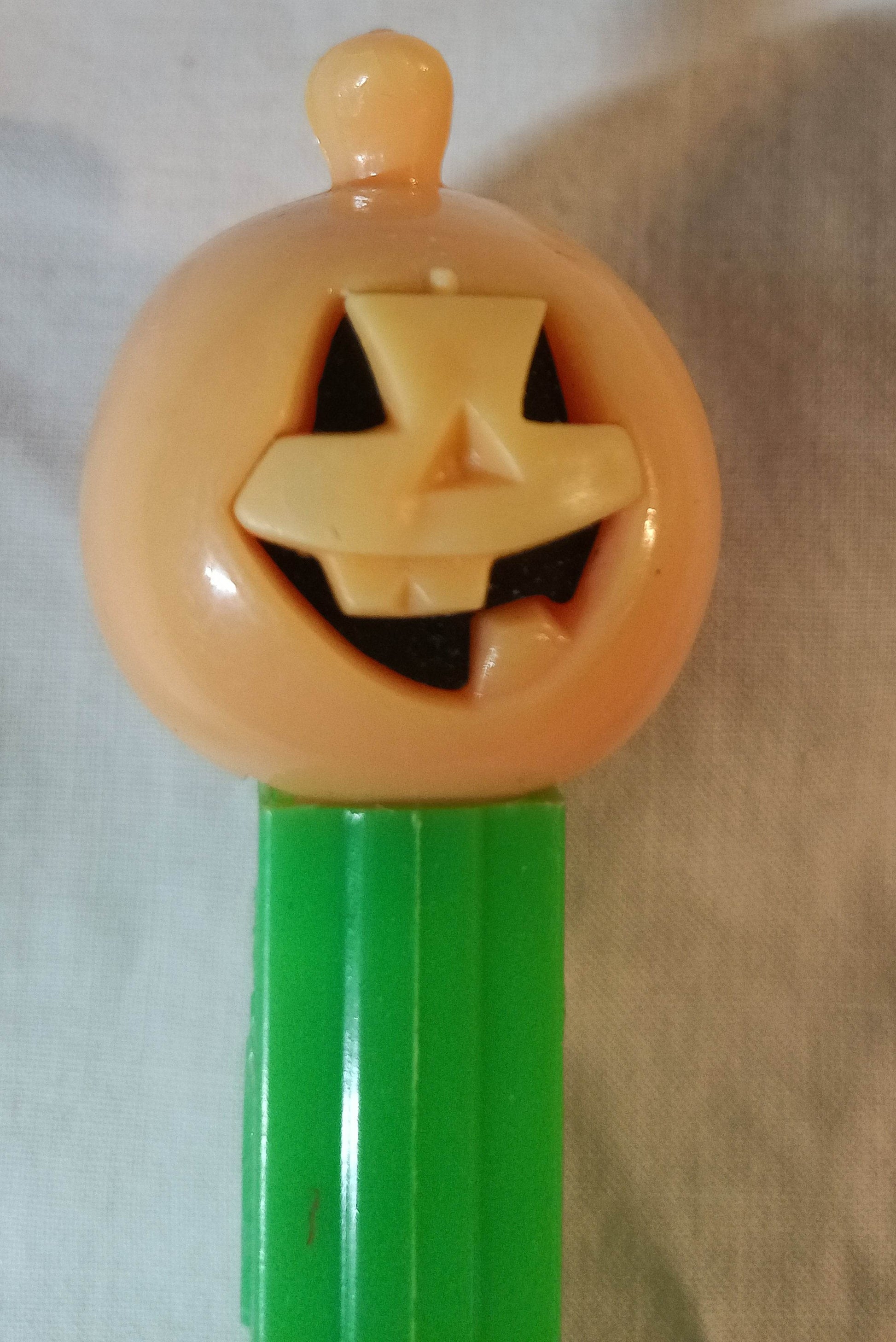 Pez Jack-O-Lantern Pumpkin Candy Dispenser Austria 1981 No Feet - TulipStuff